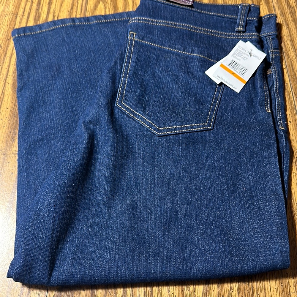 Gloria Vanderbilt denim capris